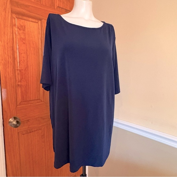 NWOT Navy Blue Short Sleeve Tunic Top - Picture 1 of 6